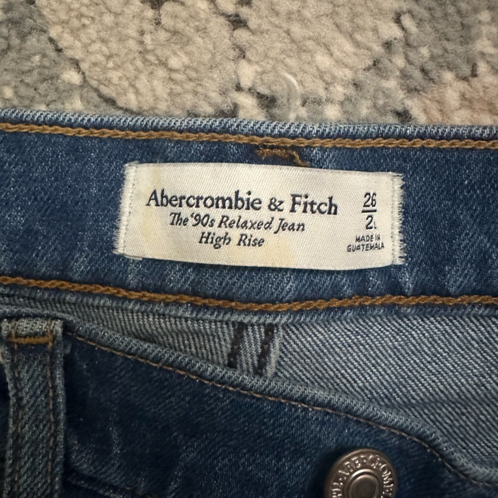 Abercrombie & Fitch '90s Relaxed High Rise Jeans in Blue
